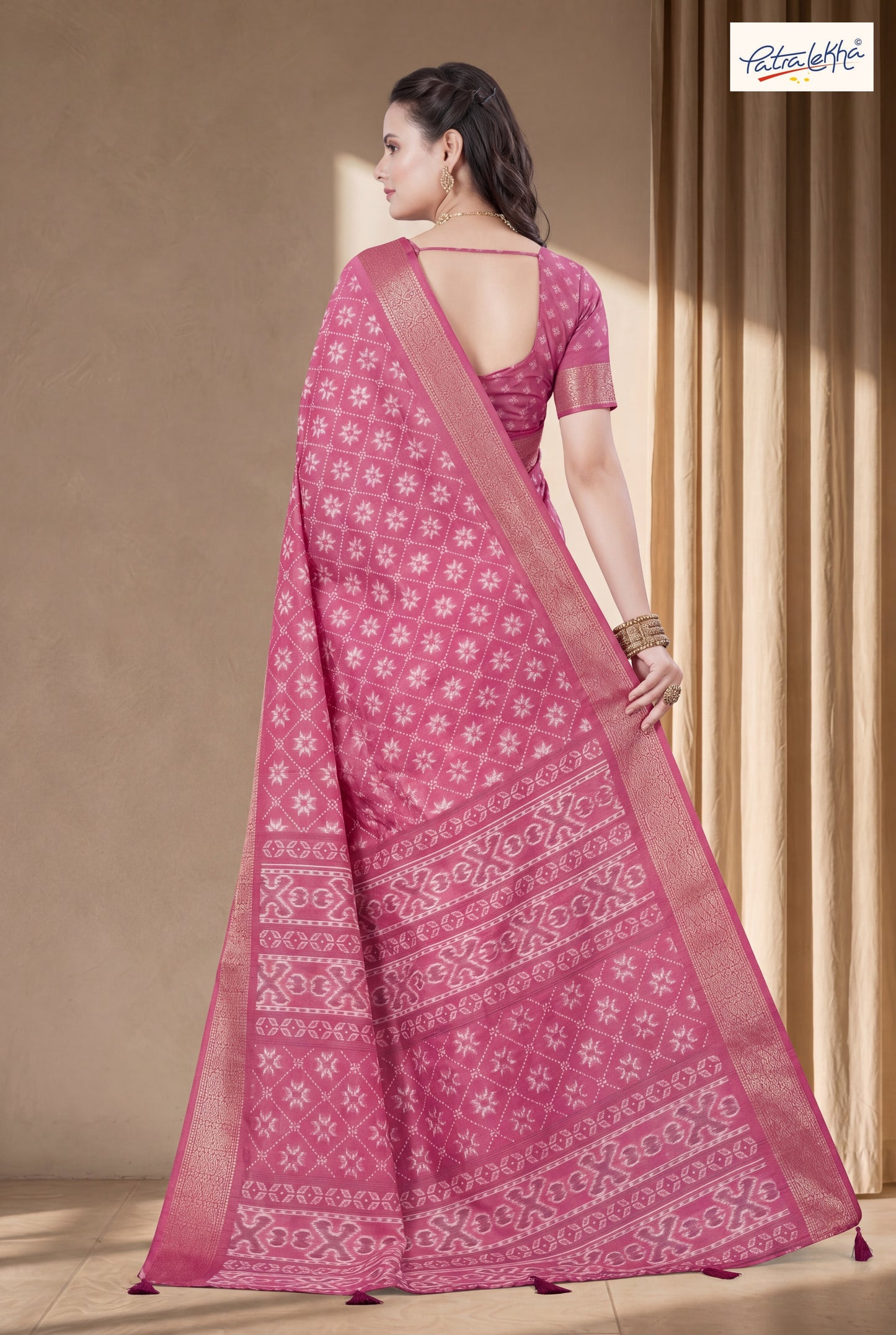 Emerald Dola Silk Saree with Traditional Woven Print & Rich Border