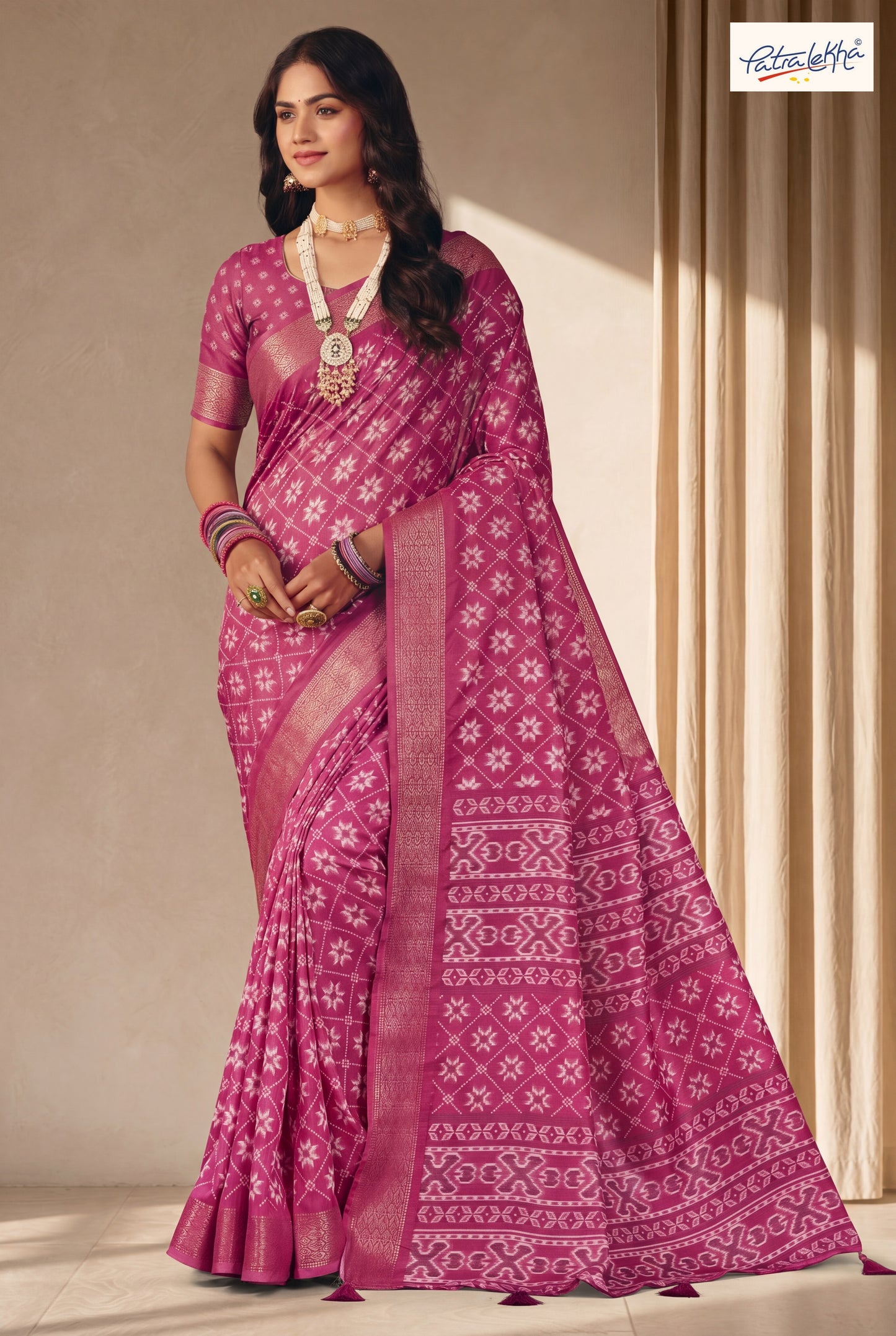 Emerald Dola Silk Saree with Traditional Woven Print & Rich Border