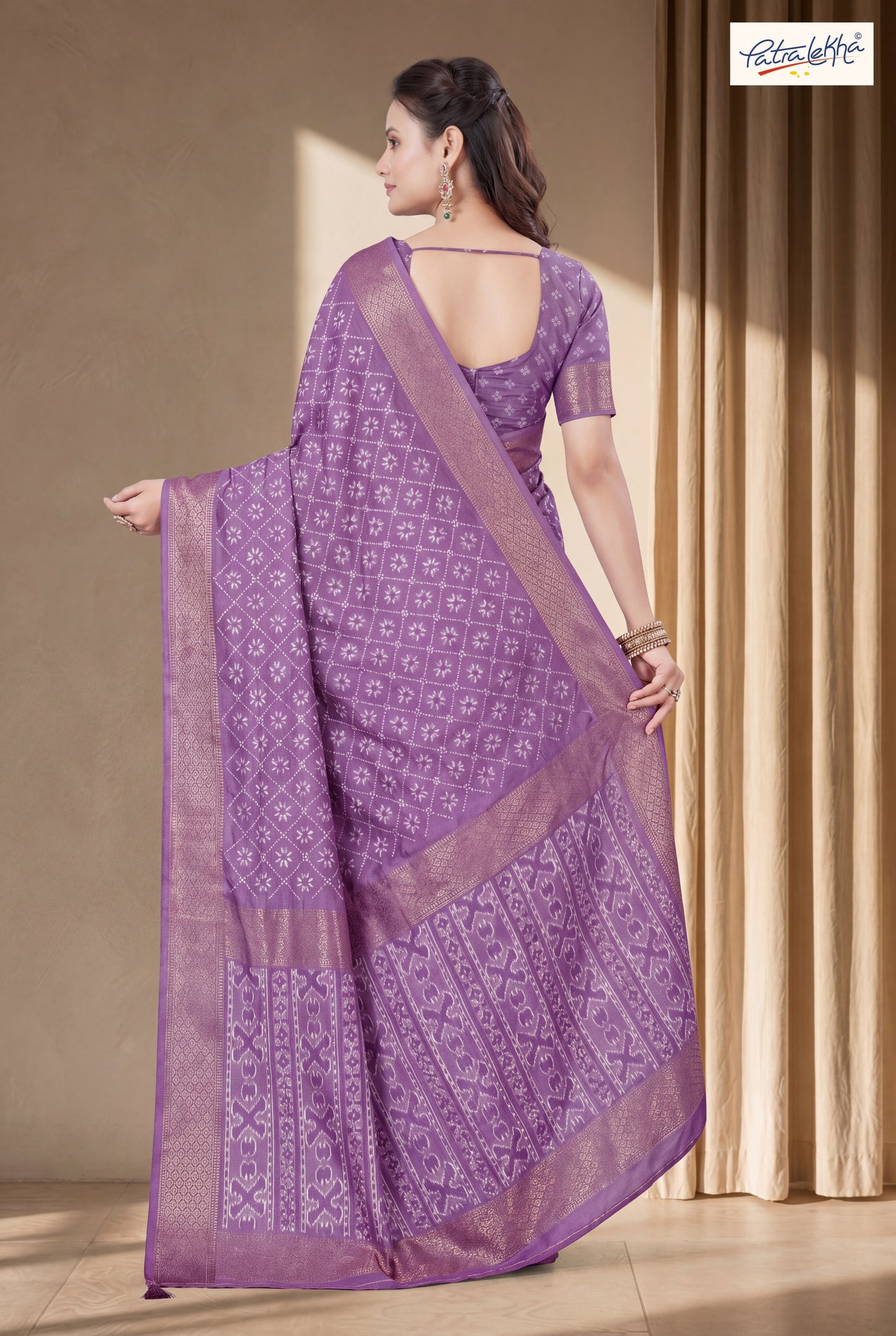 Emerald Dola Silk Saree with Traditional Woven Print & Rich Border