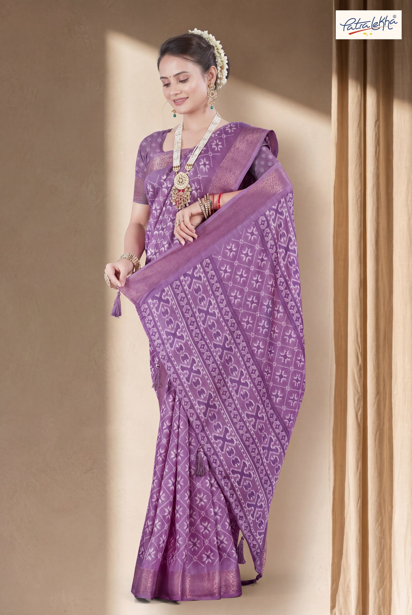 Emerald Dola Silk Saree with Traditional Woven Print & Rich Border