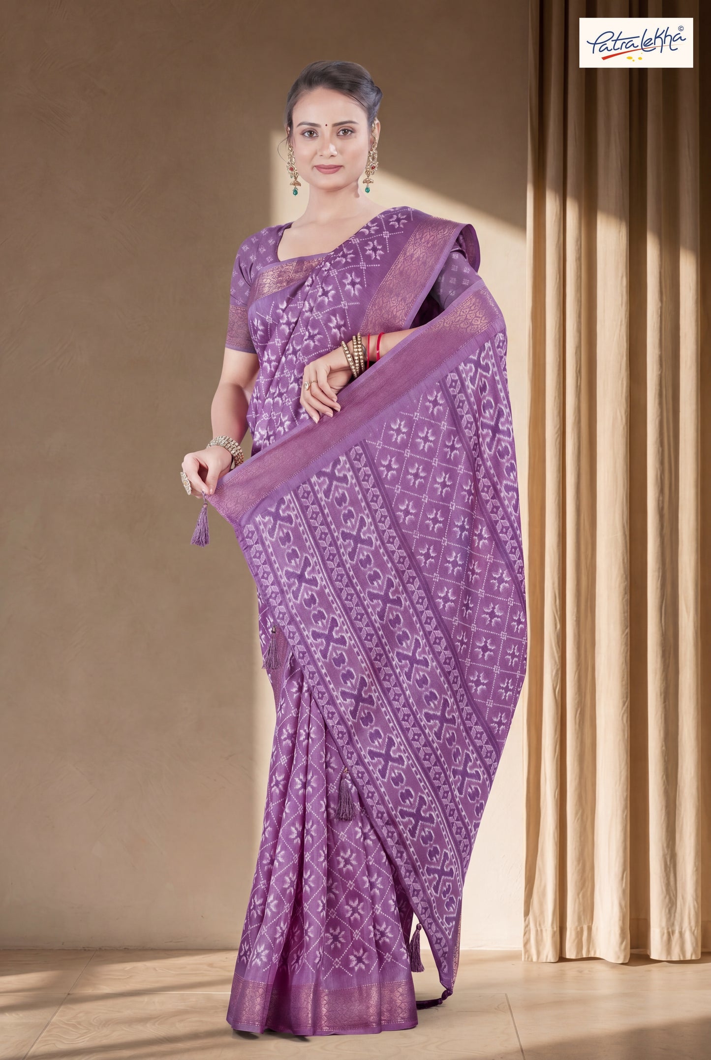 Emerald Dola Silk Saree with Traditional Woven Print & Rich Border