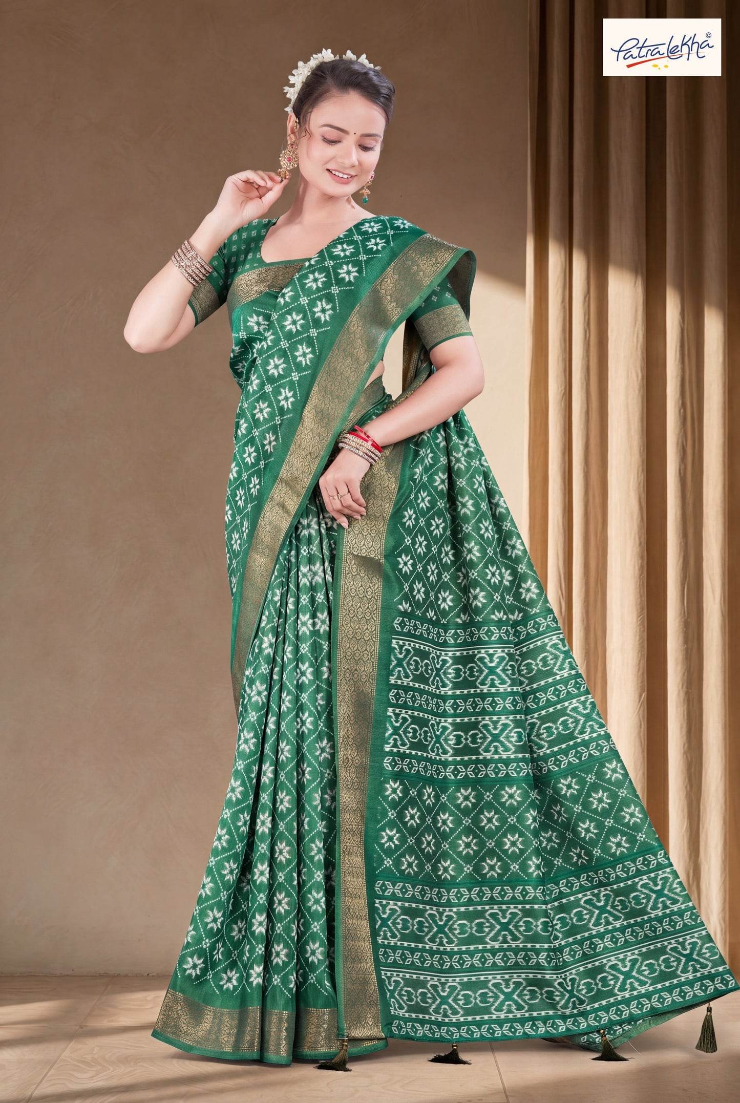 Emerald Dola Silk Saree with Traditional Woven Print & Rich Border
