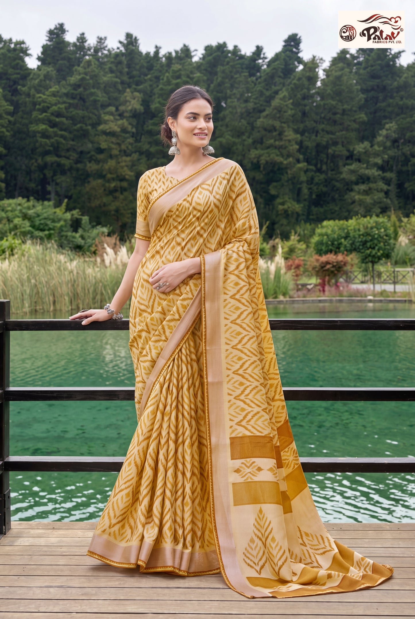 Elegant Silk Blend Saree with Traditional Woven Design