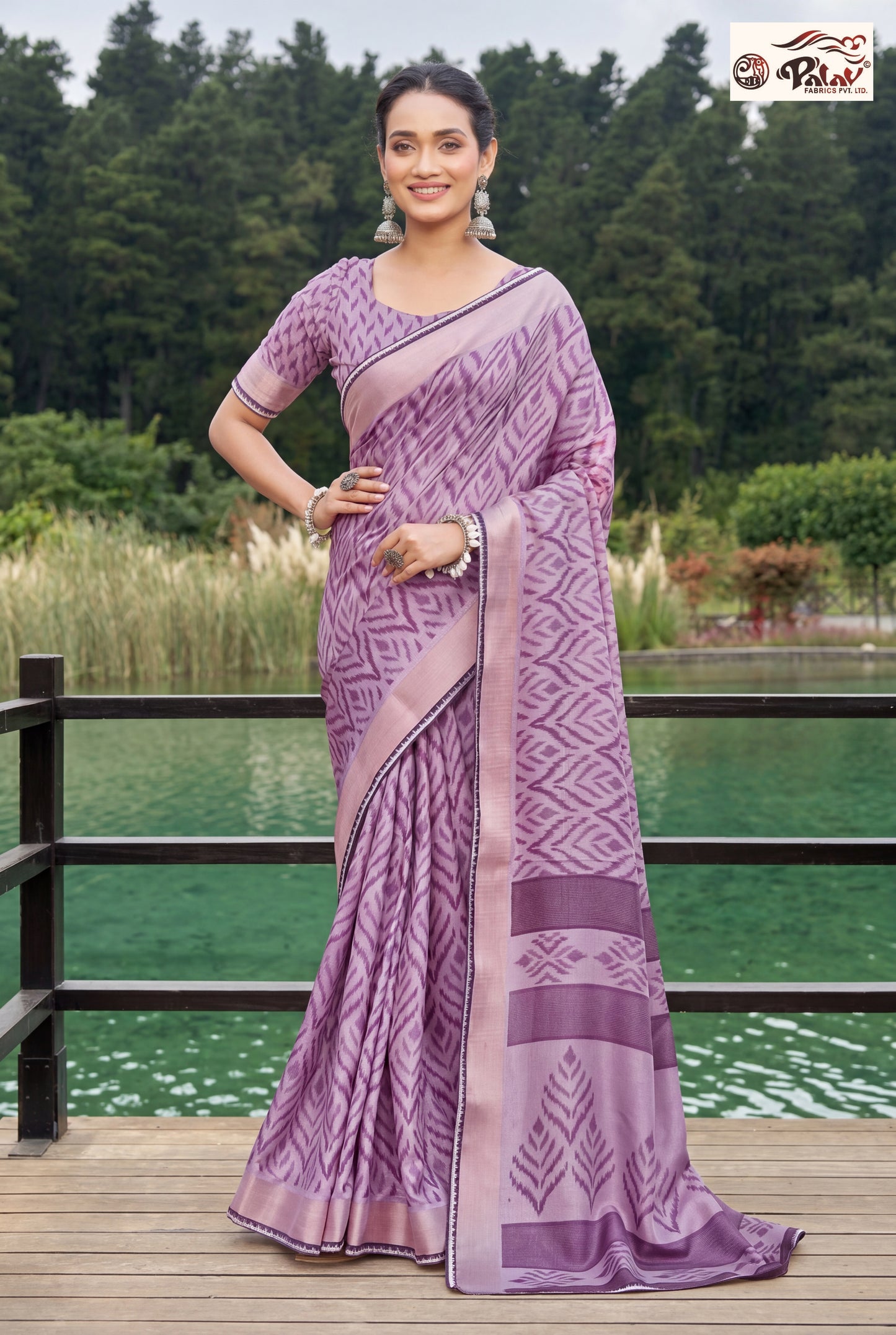 Elegant Silk Blend Saree with Traditional Woven Design