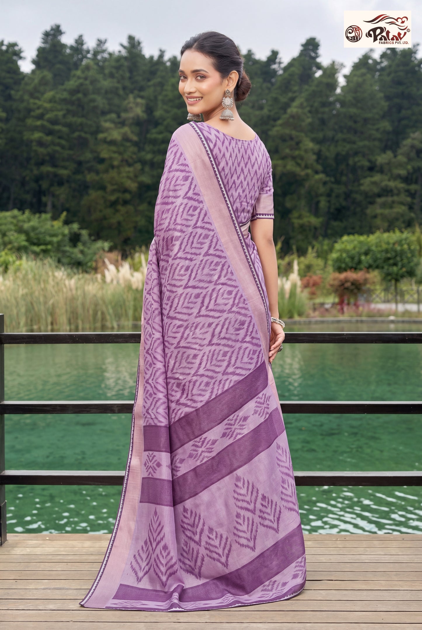 Elegant Silk Blend Saree with Traditional Woven Design